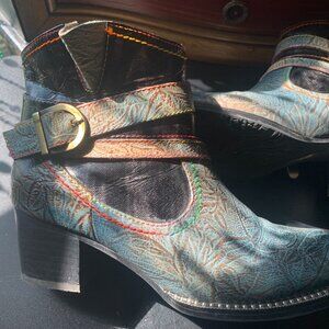 L'Artiste by Spring Step Ankle Boots